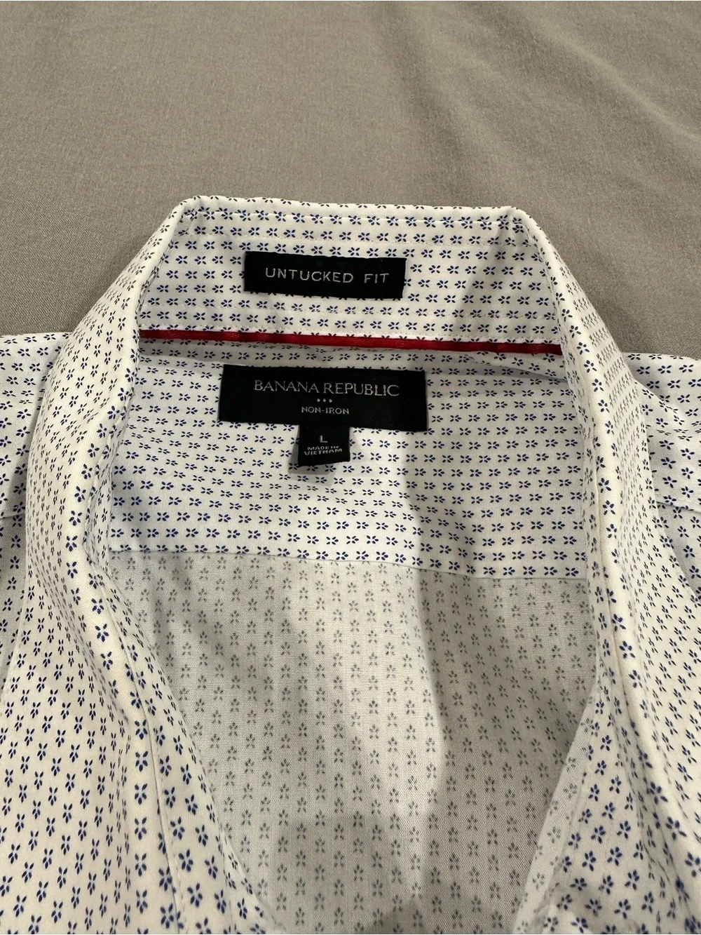 Banana Republic Modern Men's White Patterned Button-Up Shirt